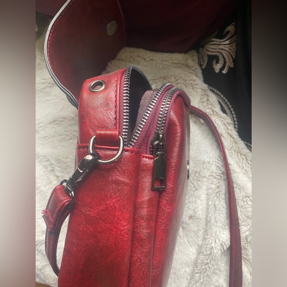 NEW- Burgundy Red Crossbody Bag - Picture 5 of 6